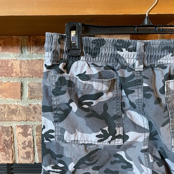 Children's Place Gray Camo Shorts Husky Fit - Picture 4 of 7